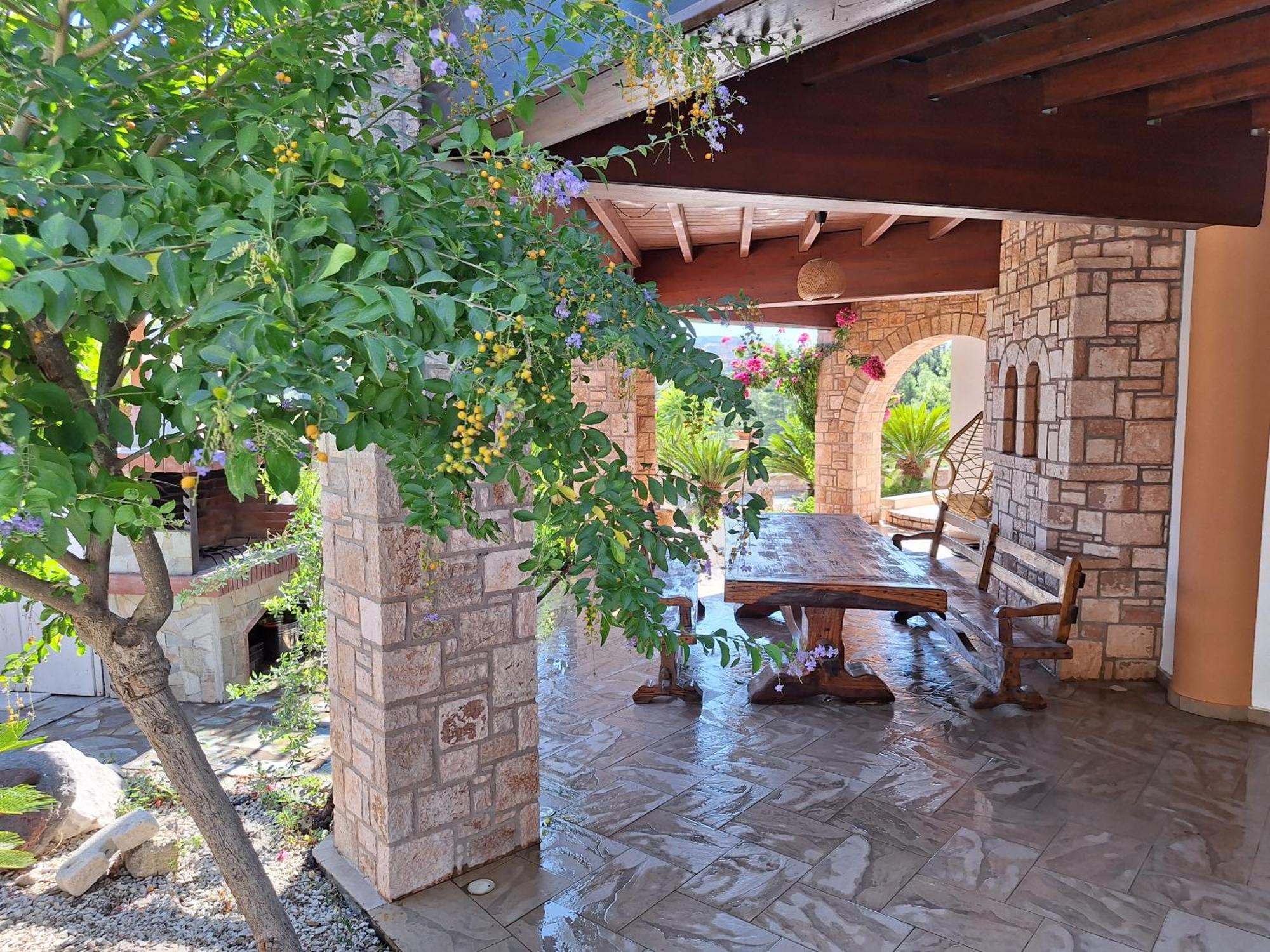 Glamorous Nefeli Villa *