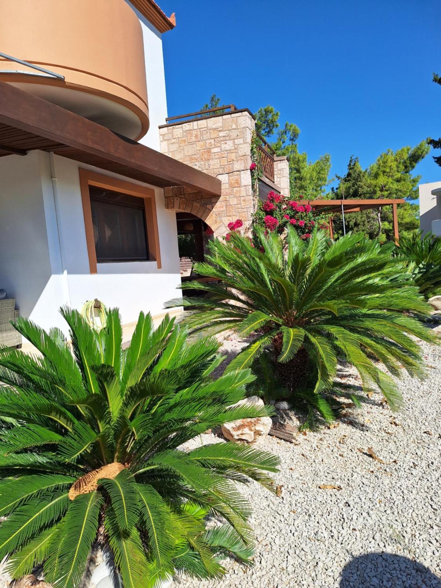 Glamorous Nefeli Villa